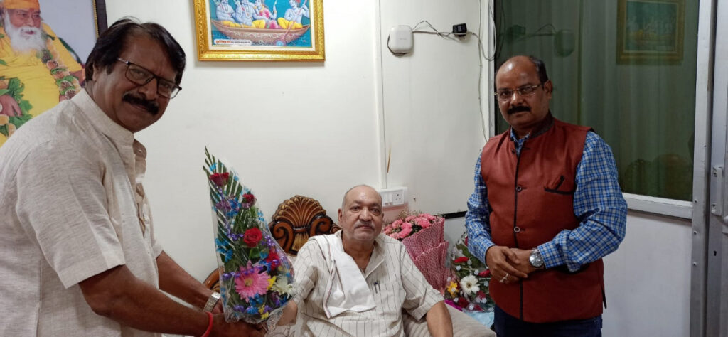 रायपुर : स्कूल शिक्षा मंत्री श्री रविन्द्र चौबे से छत्तीसगढ़ संस्कृत विद्यामंडलम् के अध्यक्ष ने की सौजन्य मुलाकात