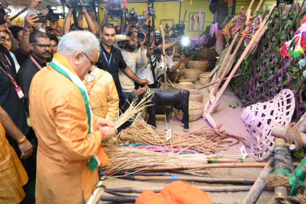 रायपुर : हरेली के रंग में रंगा मुख्यमंत्री निवास