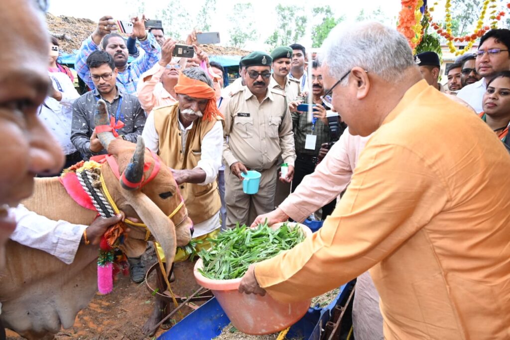 रायपुर : मुख्यमंत्री श्री भूपेश बघेल पहुंचे नवागांव गौठान