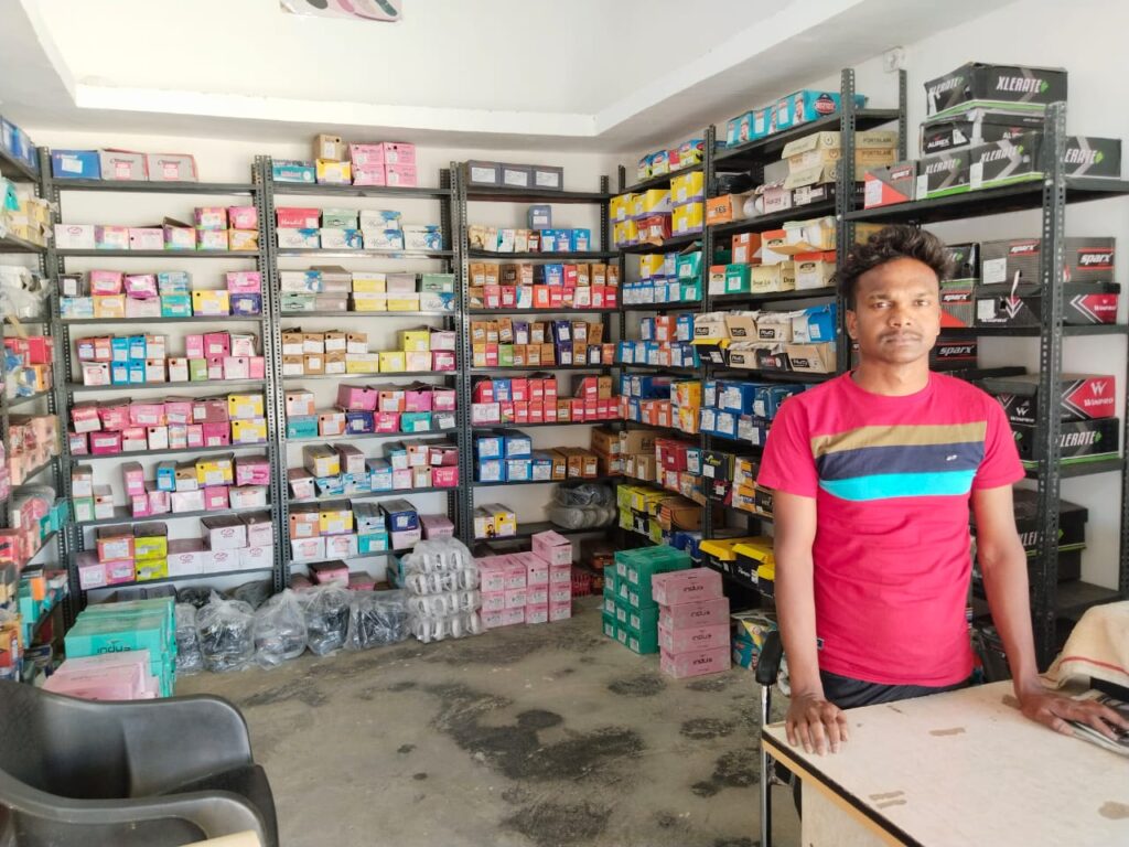 जशपुरनगर : नीलाम्बर को अनुसूचित जनजाति वर्ग स्मॉल बिजनेस योजना का मिला लाभ…