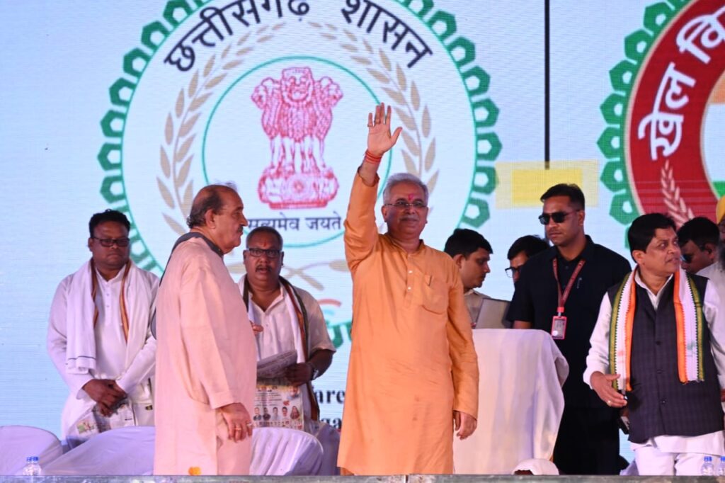 रायपुर : मुख्यमंत्री श्री भूपेश बघेल नवागांव में कृषि सम्मेलन में पहुंचे