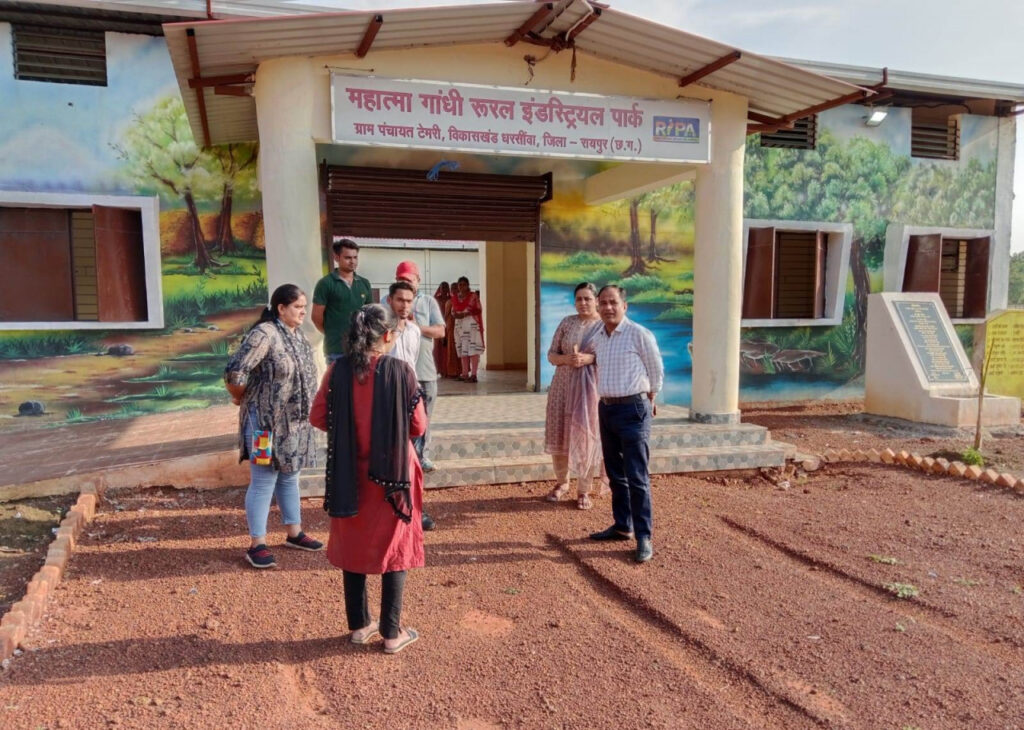 रायपुर : स्थानीय स्तर पर ग्रामीण महिलाओं को मिल रहा है रोजगार…