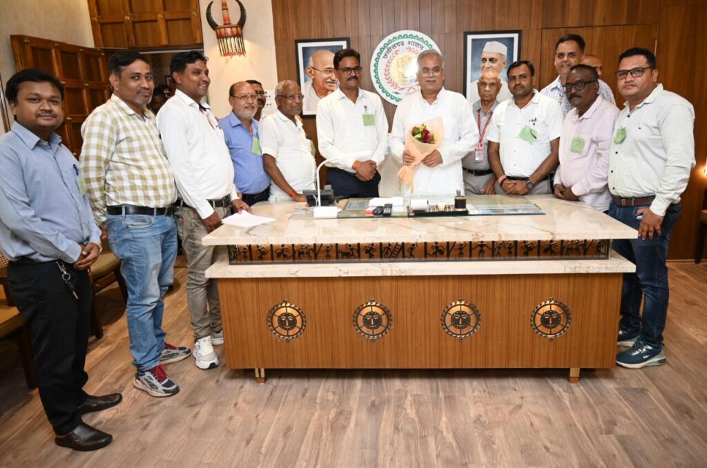 रायपुर : मुख्यमंत्री का राजस्व पटवारी संघ ने जताया आभार