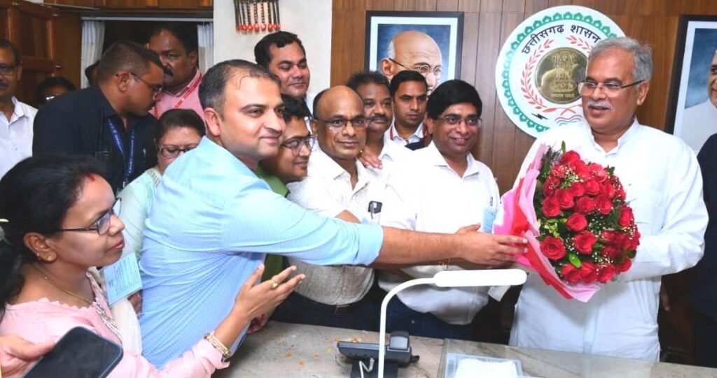 रायपुर : मुख्यमंत्री श्री भूपेश बघेल का छत्तीसगढ़ जनसम्पर्क अधिकारी संघ ने जताया आभार