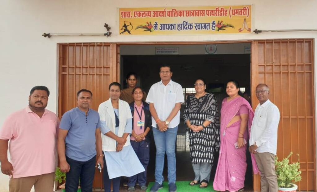 रायपुर : आदिम जाति कल्याण मंत्री श्री मरकाम ने किया एकलव्य आदर्श आवासीय विद्यालय पथर्रीडीह का औचक निरीक्षण