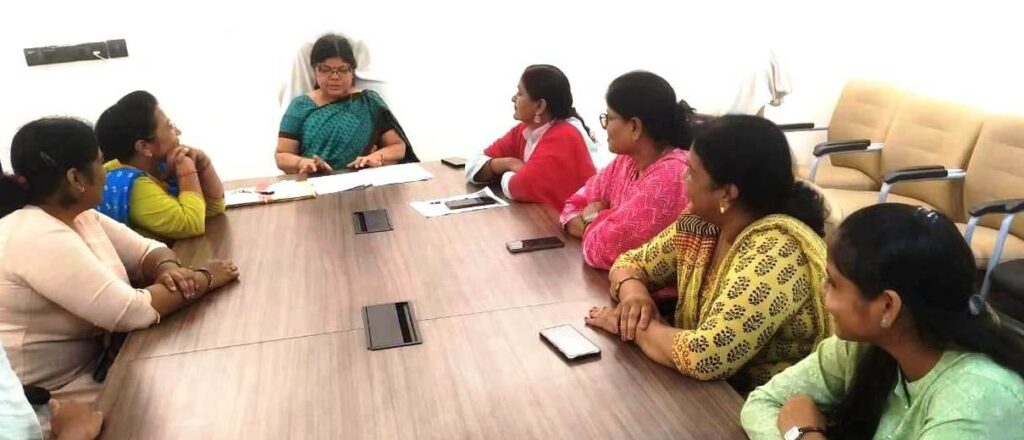 रायपुर : जनसम्पर्क संचालनालय में हुई आंतरिक परिवाद समिति की बैठक