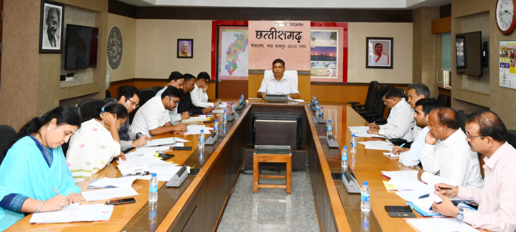 रायपुर : सड़कों पर पशु छोड़ने वाले पशु मालिको पर रखी जाएगी नजर