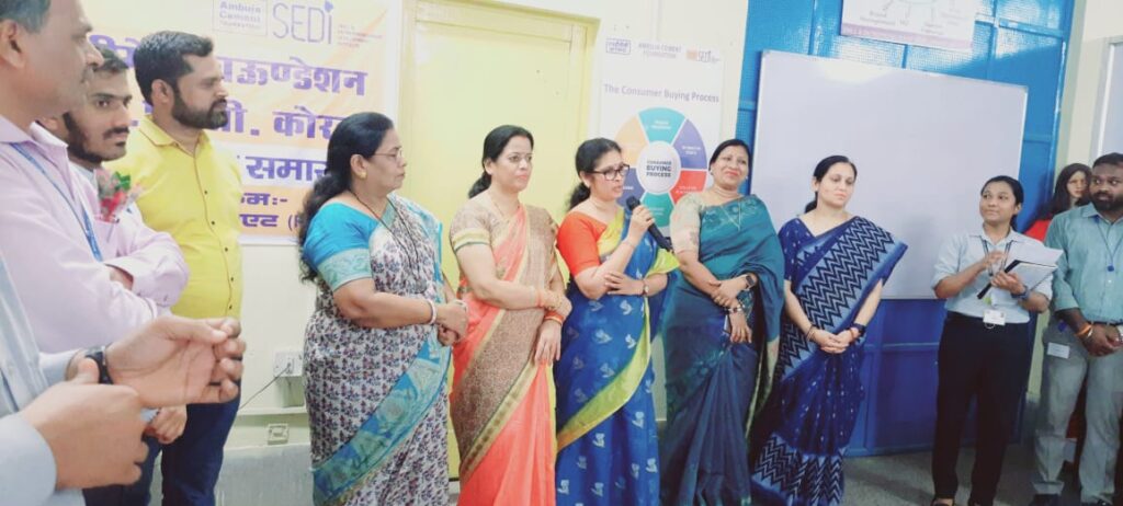 एनटीपीसी कोरबा सीएसआर, मैत्री महिला मंडल और अंबुजा सीमेंट फाउंडेशन द्वारा रिटेल सेल्स एक्जीक्यूटिव बैच का समापन समारोह
