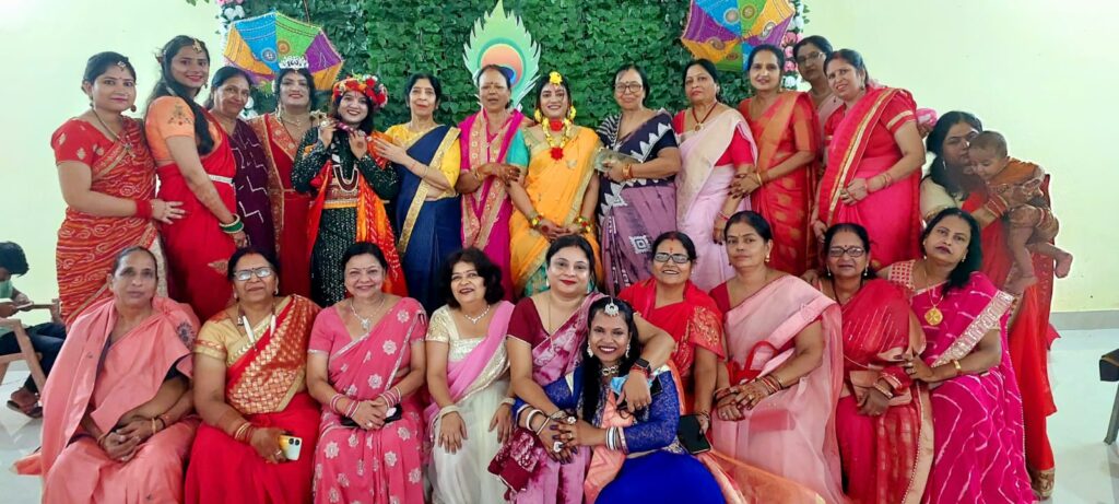 अग्रवाल महिला मण्डल जमनीपाली ने मनाया सावन उत्सव-वर्षा अग्रवाल बनीं सावन क्वीन…