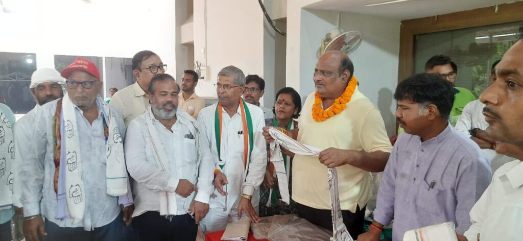 राजस्व मंत्री की नीतियों से प्रभावित होकर दर्री क्षेत्र के कार्यकर्ताओं ने ली कांग्रेस की सदस्यता