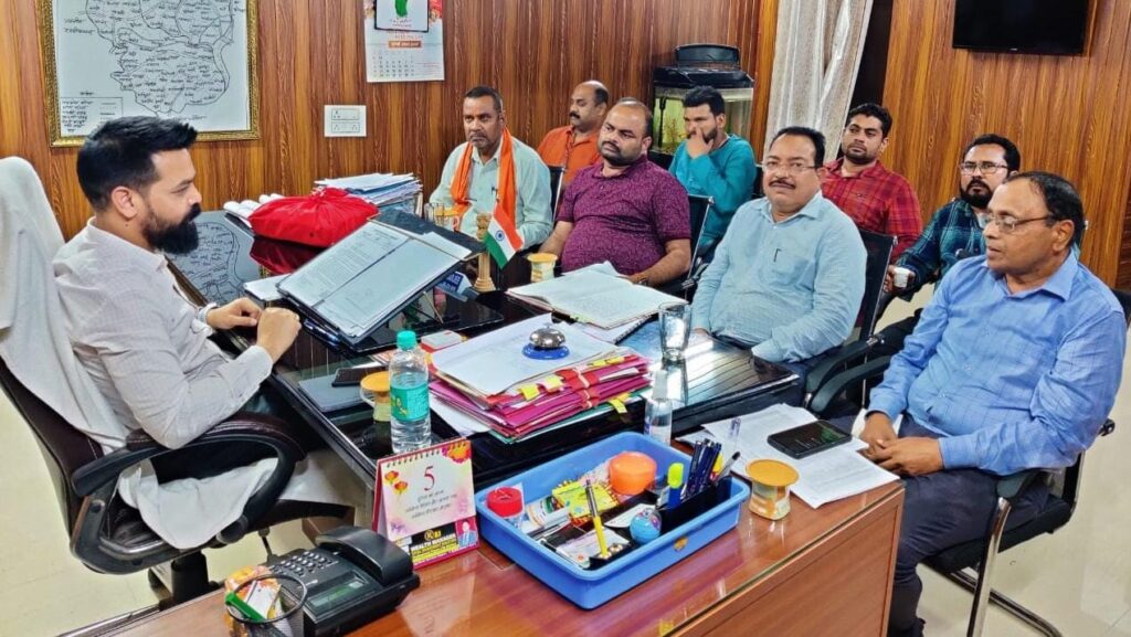 निर्वाचक नामावलियों का द्वितीय विशेष संक्षिप्त पुनरीक्षण के संबंध में कटघोरा में राजनीतिक दलों की हुई बैठक