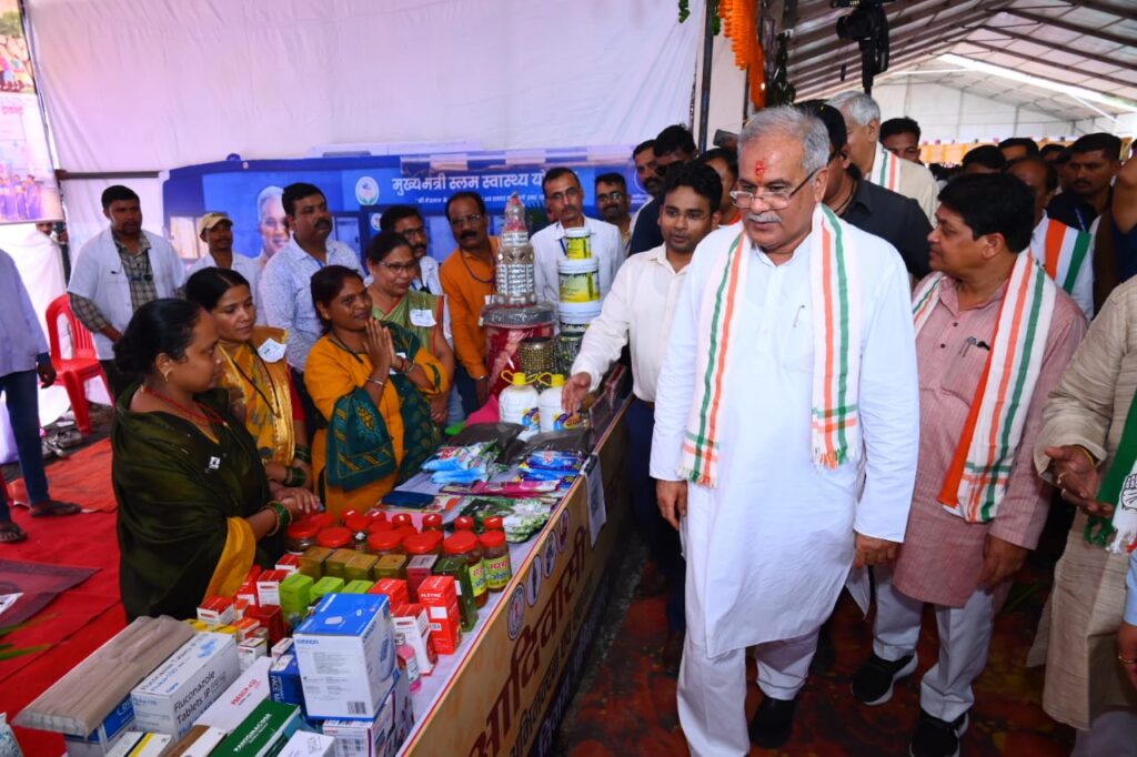 रायपुर : मुख्यमंत्री श्री भूपेश बघेल ने अनुसूचित जनजाति समुदाय के विशिष्ट प्रतिभाओं का किया सम्मान