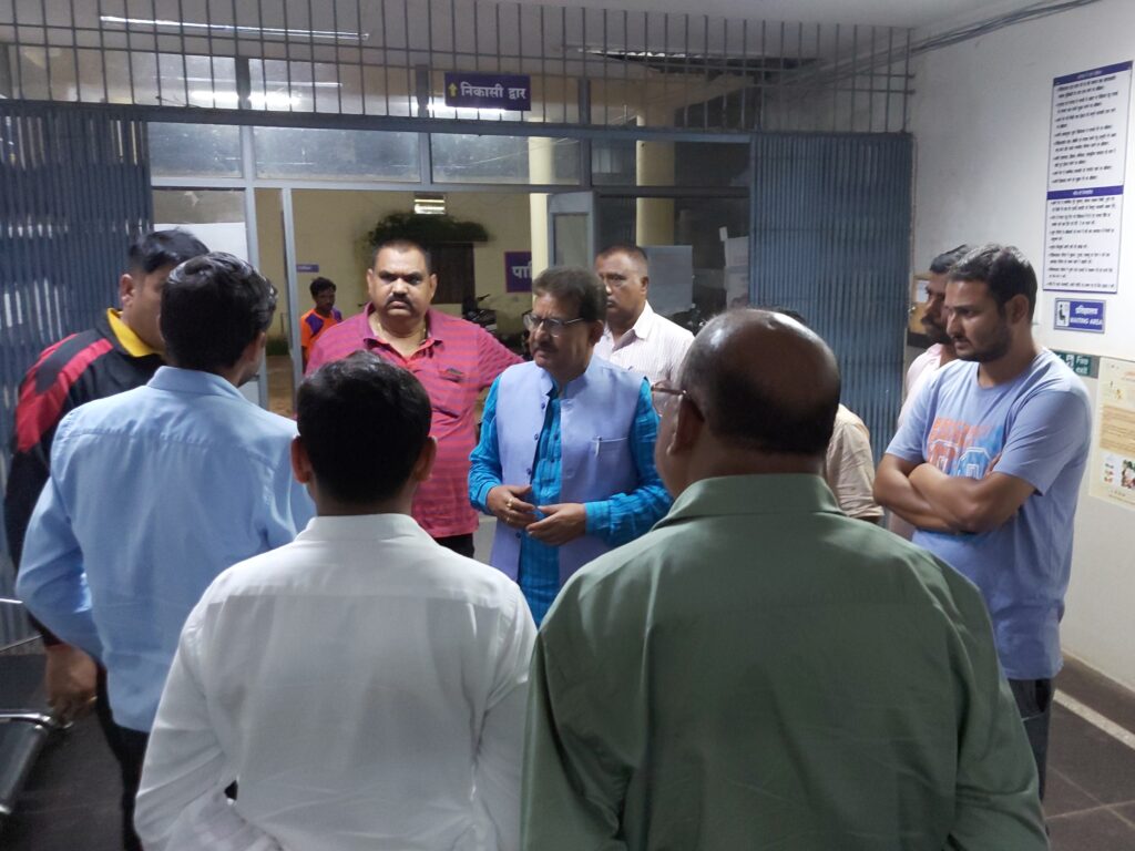 टॉयलेट में मिला नवजात बच्चे का शव: अस्पताल की स्वीपर ने कमोड में देखी लाश, जुड़ा हुआ था गर्भनाल; खंगाले जा रहे CCTV…