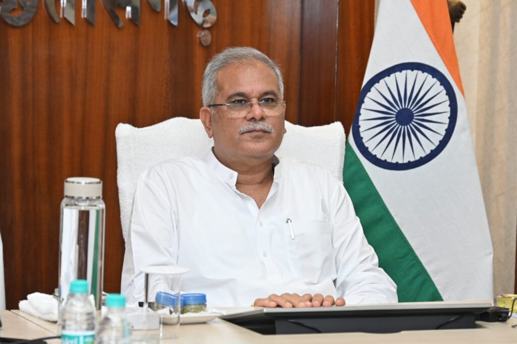 मुख्यमंत्री श्री भूपेश बघेल की अध्यक्षता में आज यहां उनके निवास कार्यालय में केबिनेट की बैठक