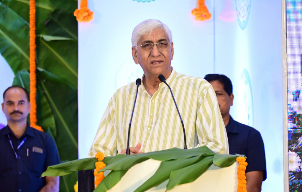 रायपुर : उप मुख्यमंत्री श्री टी.एस. सिंहदेव ने स्वच्छता, और संक्रमण की रोकथाम के लिए उत्कृष्ट कार्य करने वाले 25 आयुष संस्थाओं को दिए पुरस्कार..