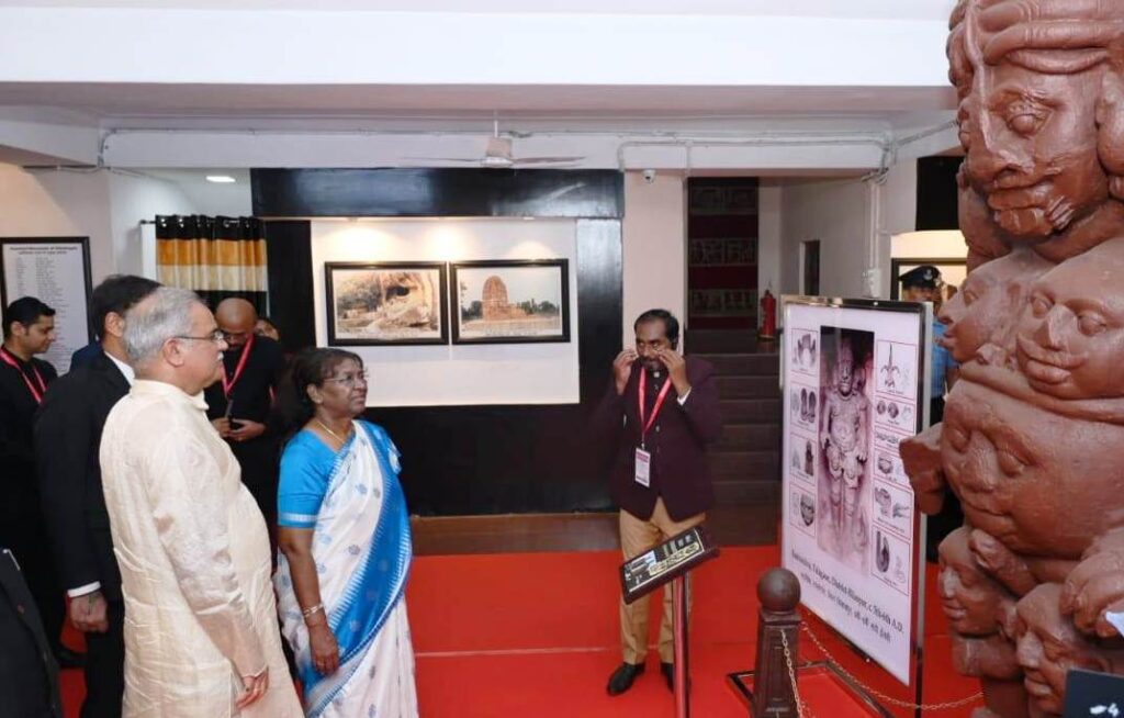 राष्ट्रपति श्रीमती द्रौपदी मुर्मु छत्तीसगढ़ की पुरातात्विक वैभव से हुईं रू-ब-रू