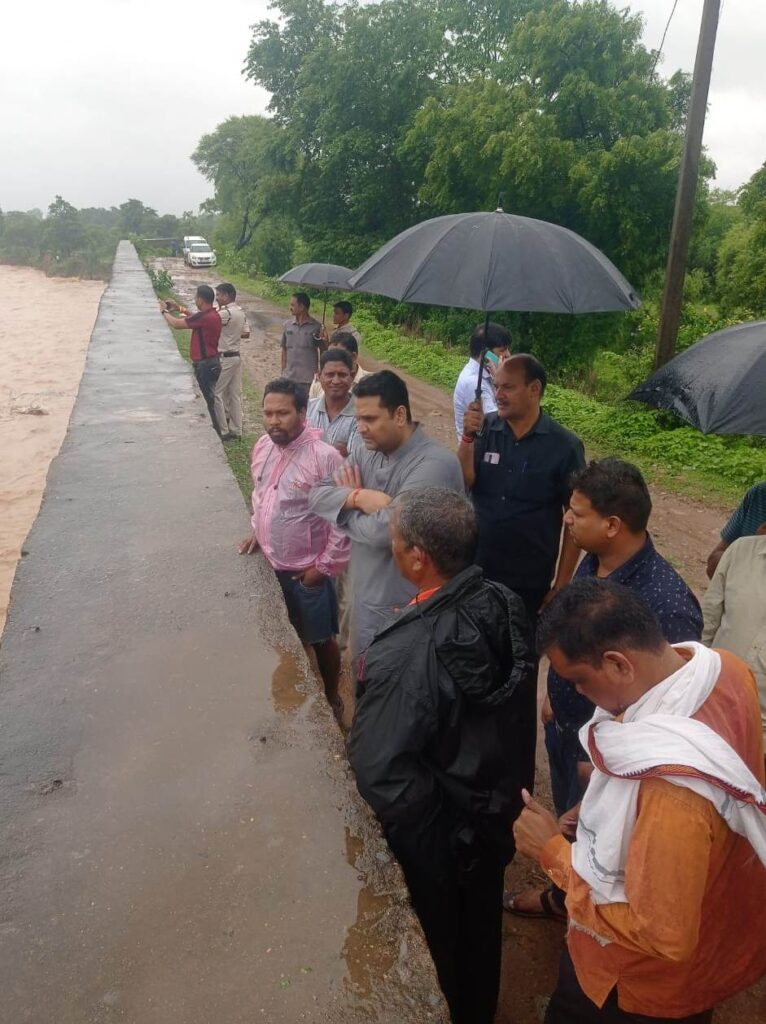 रायपुर : उच्च शिक्षा मंत्री श्री उमेश पटेल ने आड़पथरा डैम का किया निरीक्षण