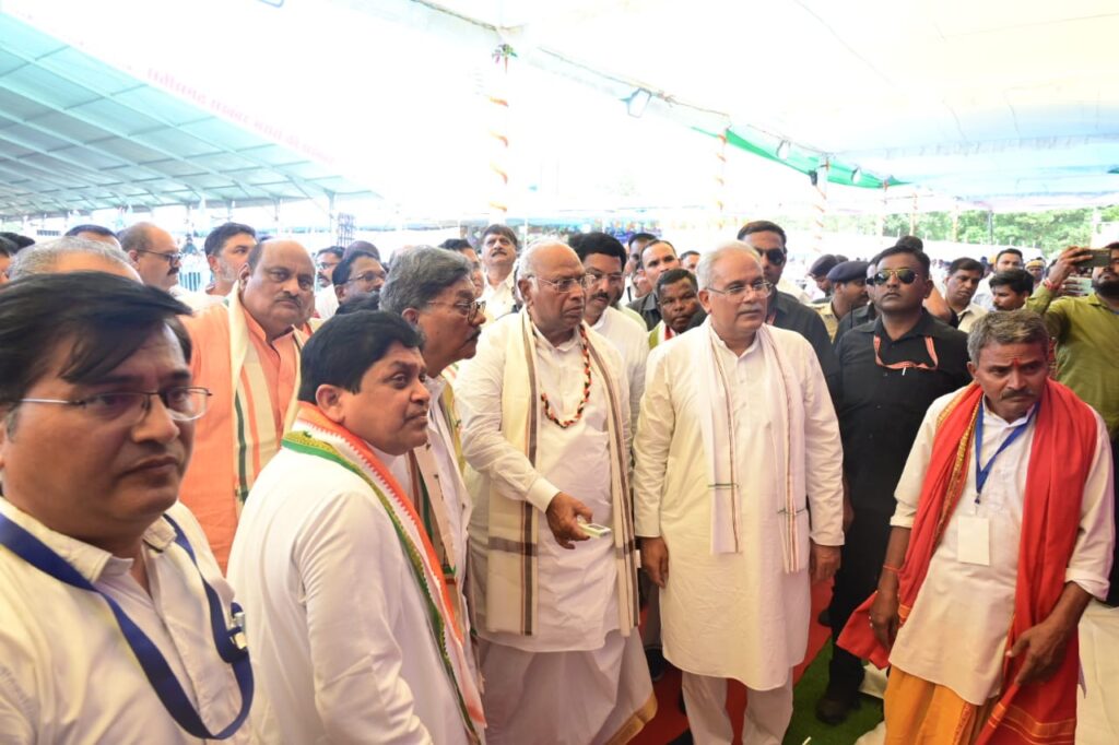 रायपुर: जांजगीर में आयोजित ’भरोसे का सम्मेलन’ कार्यक्रम’ : 467 करोड़ 32 लाख 92 हजार के कार्यों का हुआ लोकार्पण और शिलान्यास…