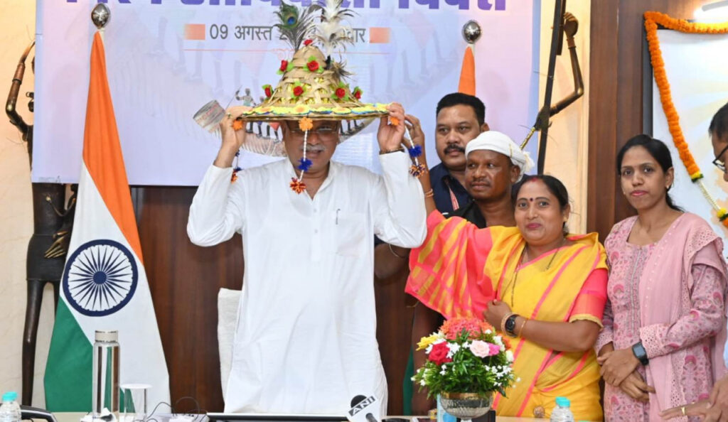 रायपुर : मुख्यमंत्री श्री भूपेश बघेल ने प्रदेश में पहली बार प्रदान किए पर्यावास अधिकार मान्यता पत्र..