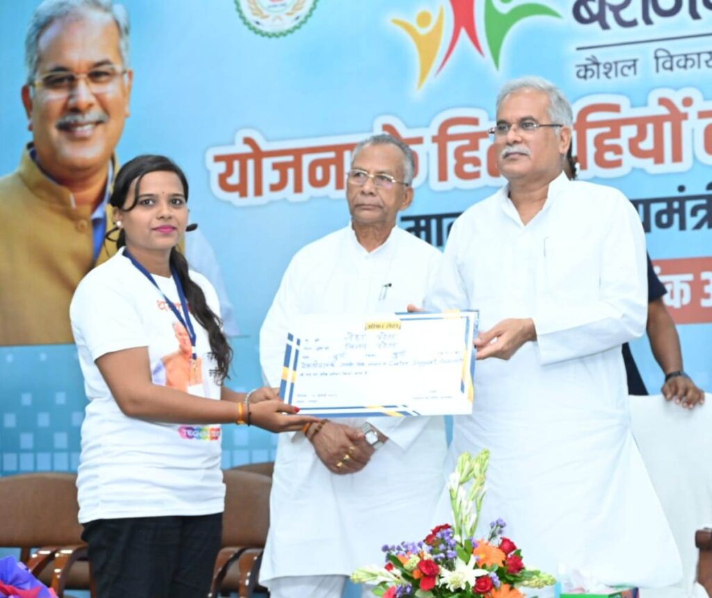 रायपुर : विशेष लेख : युवाओं को रोजगार से जोड़ना हमारी प्राथमिकताः मुख्यमंत्री श्री भूपेश बघेल