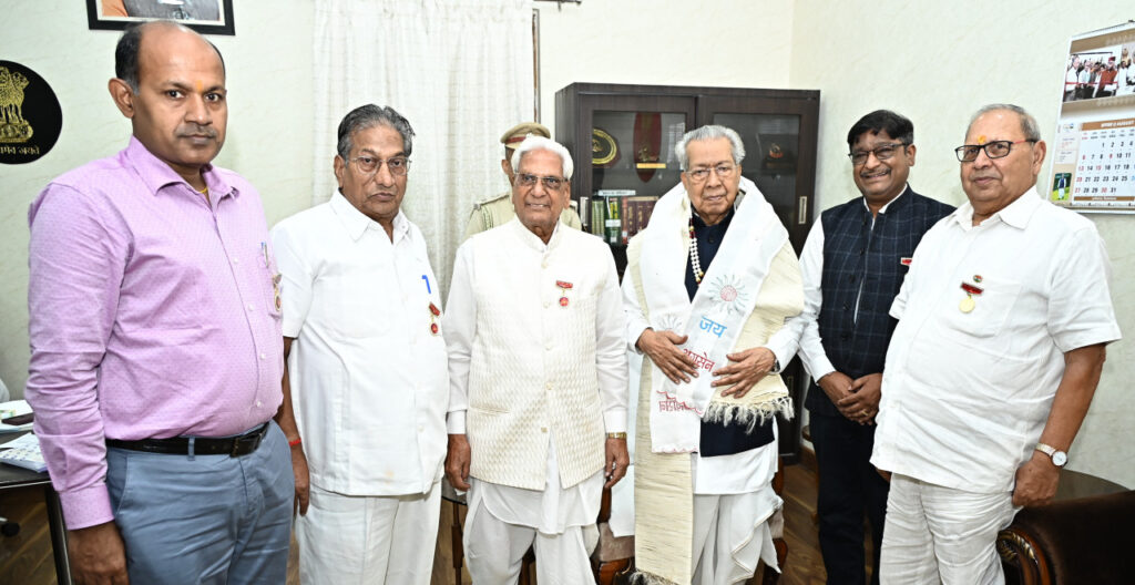 रायपुर : राज्यपाल श्री हरिचंदन से छत्तीसगढ़ प्रांतीय अग्रवाल संगठन ने मुलाकात की…