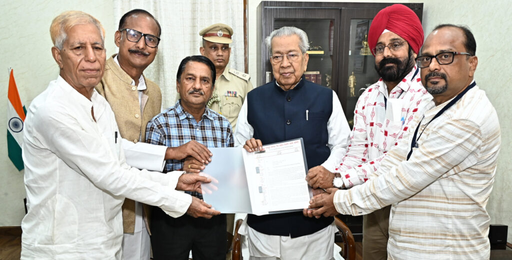 रायपुर : राज्यपाल श्री हरिचंदन से छत्तीसगढ़ आर्य प्रतिनिधि सभा के सदस्यों ने की मुलाकात…