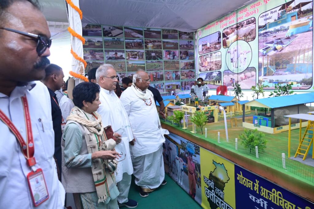 रायपुर : भरोसे का सम्मेलन : विभिन्न विभागीय योजनाओं कि लगाई गयी स्टाल एवं प्रदर्शनी