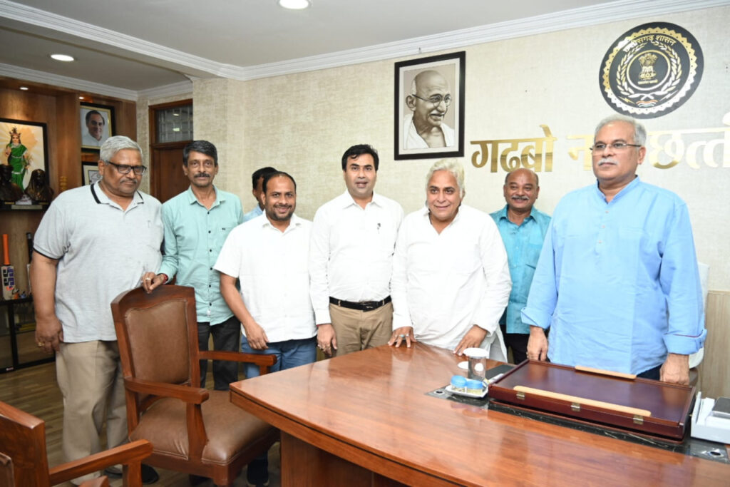 रायपुर : विधायक श्री अरुण वोरा ने की मुख्यमंत्री श्री भूपेश बघेल से सौजन्य मुलाकात