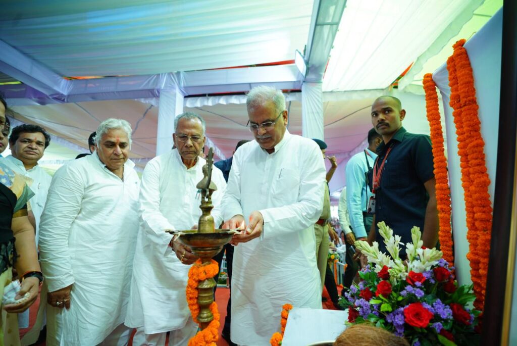 रायपुर : मुख्यमंत्री श्री भूपेश बघेल दुर्ग संभाग के युवाओं के साथ भेंट-मुलाकात के लिए जयंती स्टेडियम, सेक्टर-6, भिलाई भेंट-मुलाकात स्थल पहुंचे