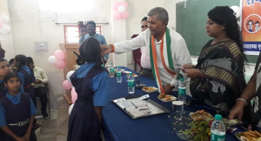 शासकीय कन्या उच्चतर माध्यमिक विद्यालय साडा के बच्चों को खिलाई गई कृमिनाशक दवा…