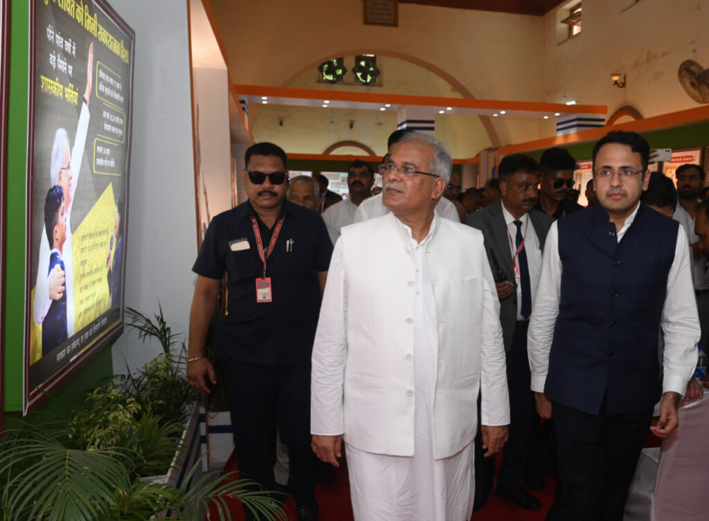 रायपुर : प्रदेश सरकार की योजनाओं के बेहतर क्रियान्वयन से आयी लोगों के जीवन में खुशहाली : मुख्यमंत्री श्री बघेल