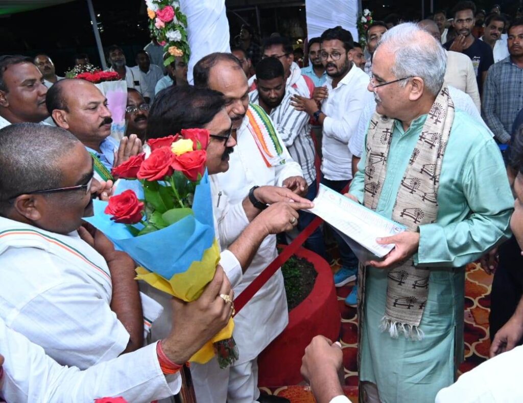 रायपुर : विधायक डॉ. प्रीतम राम ने मुख्यमंत्री को दी जन्मदिन की शुभकामनाएं