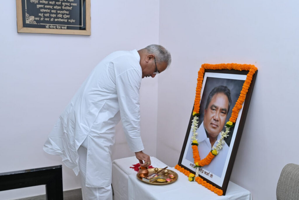 रायपुर : मुख्यमंत्री ने शहीद महेंद्र कर्मा की जयंती पर उन्हें किया नमन…