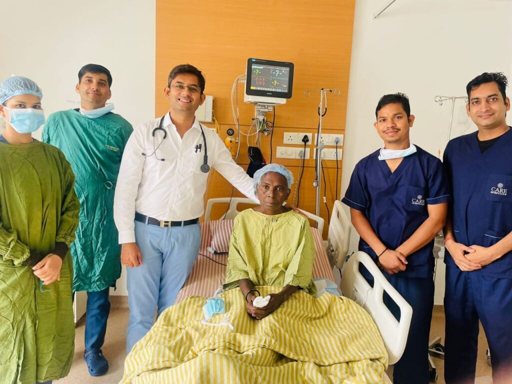 65 वर्षीय वृद्ध महिला का बोन मैरो ट्रांसप्लांट कर इतिहास रचा डॉ.रवि जायसवाल ने..