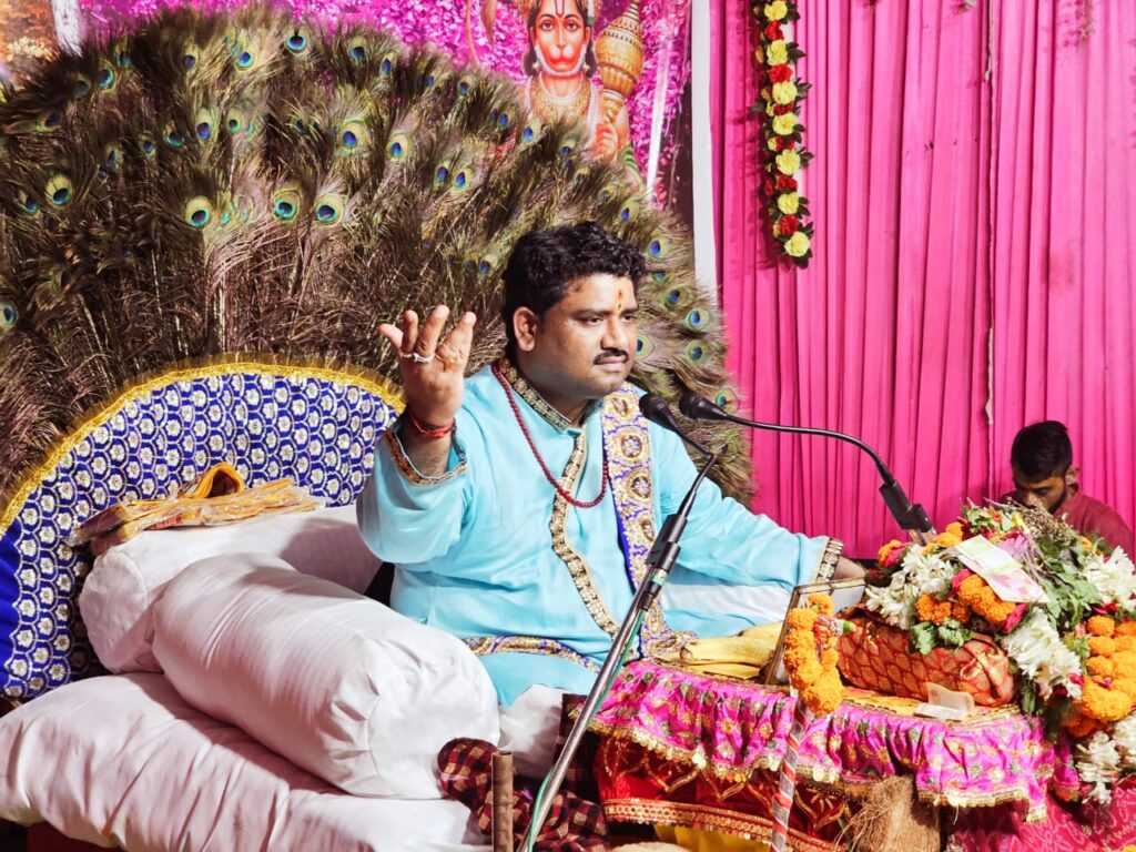 श्रीमद् भागवत कथा सप्ताह के तीसरे दिन कथा वाचक पवन कृष्ण गोस्वामी ने प्रहलाद व नरसिंह अवतार का प्रसंग विस्तार पूर्वक वर्णन…
