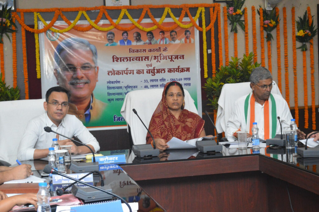 कोरबा : प्रदेश का विकास और सबकी आय में वृद्धि करना रही हमारी प्राथमिकता: मुख्यमंत्री श्री भूपेश बघेल मुख्यमंत्री श्री भूपेश बघेल ने कोरबा जिले में दी विकास कार्यों की सौगात कुल 73 कार्यों अंतर्गत 150 करोड़ रुपए से अधिक का किया लोकार्पण और भूमिपूजन