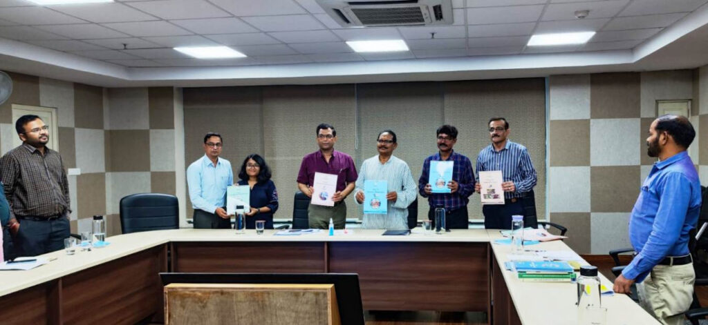 रायपुर : राज्य योजना आयोग के अध्यक्ष डॉ. प्रेमसाय सिंह टेकाम ने आयोग के कार्यों की समीक्षा की
