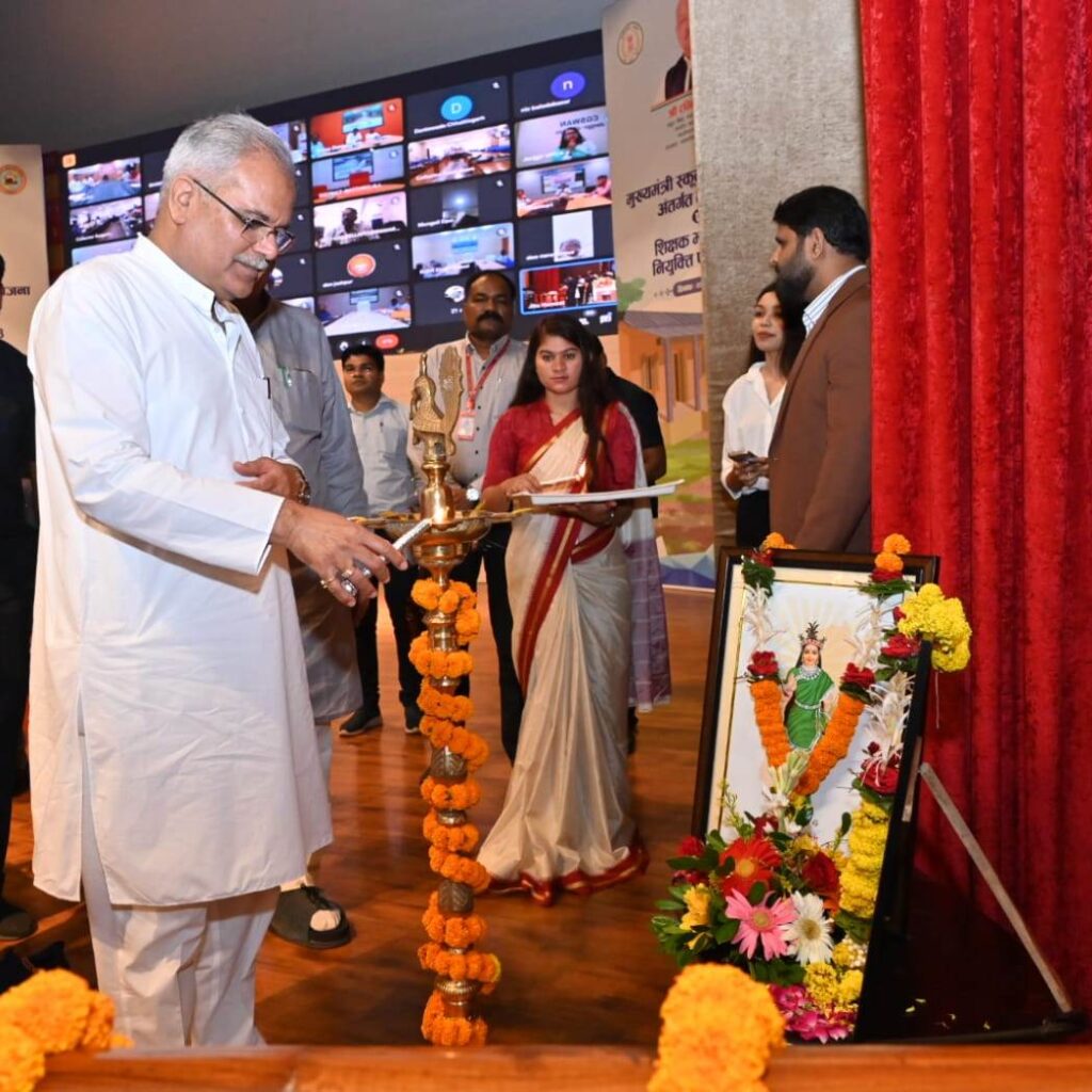 मुख्यमंत्री ने शिक्षक दिवस के अवसर पर 1318 शिक्षकों को सौंपा नियुक्त पत्र, जीर्णाेद्धार के पश्चात 7 हजार 688 स्कूलों का किया लोकार्पण