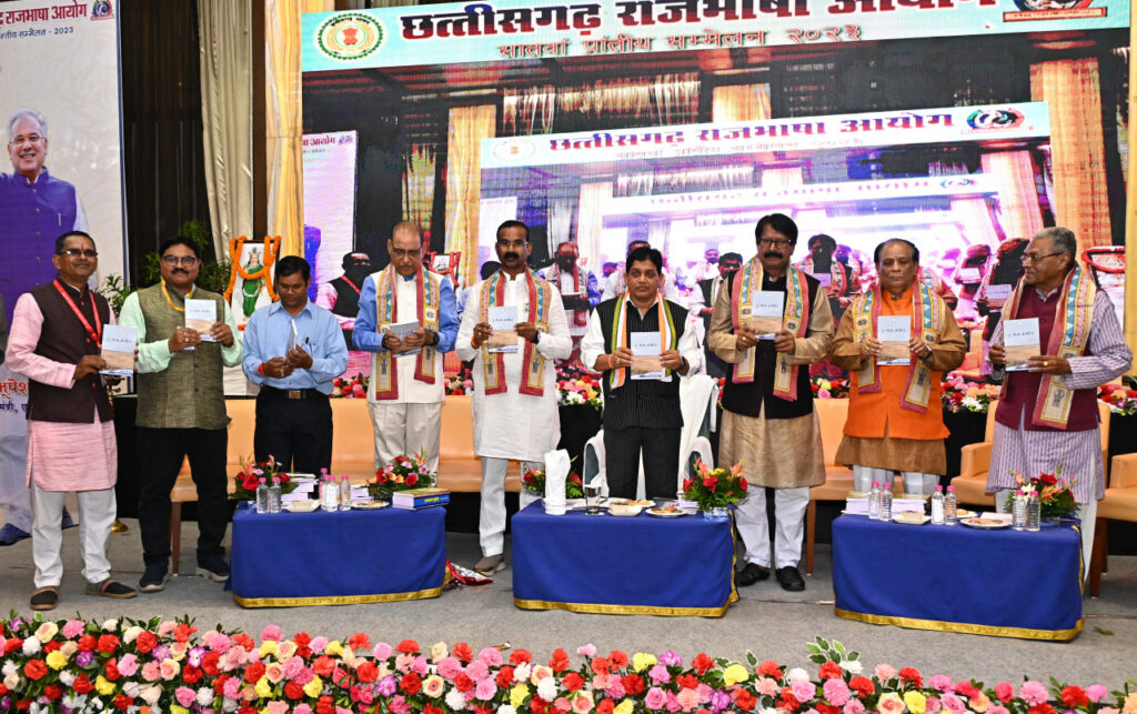 रायपुर : राज्य सरकार छत्तीसगढ़ की संस्कृति और परंपरा को आगे बढ़ाने कर रही है काम: मंत्री डॉ. शिवकुमार डहरिया