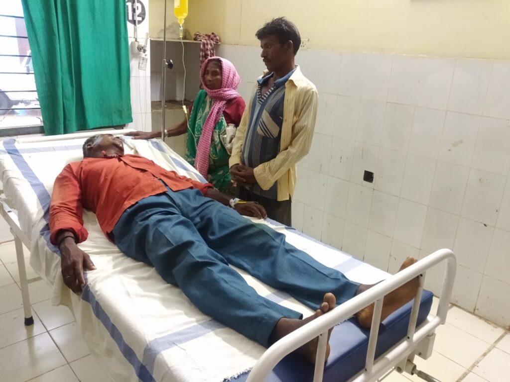 गाज गिरने से बैगा की मौत, 5 लोग झुलसे: देवी को बकरे की बलि देने के बाद प्रसाद बांट रहे थे सभी; तभी गिरी बिजली…