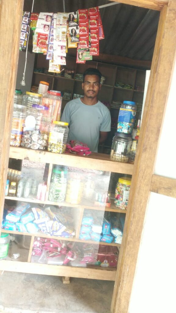 मुख्यमंत्री युवा स्वरोजगार योजना : बीजापुर के संतोष ने शुरू किया खुद का किराना व्यवसाय
