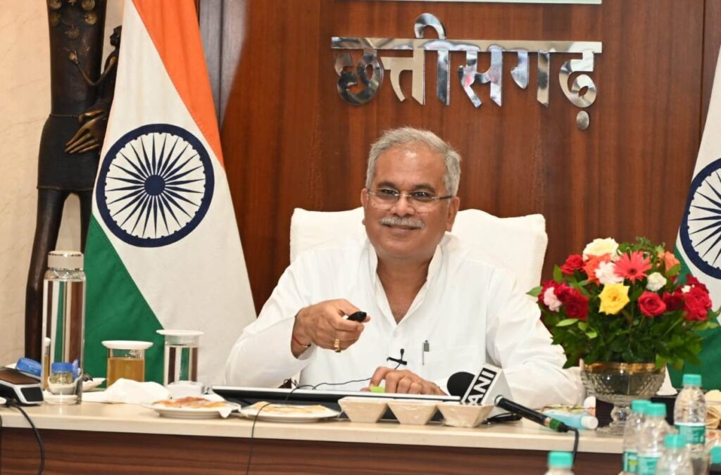 रायपुर : मुख्यमंत्री ने लौटाई चिटफंड निवेशकों की राशि 