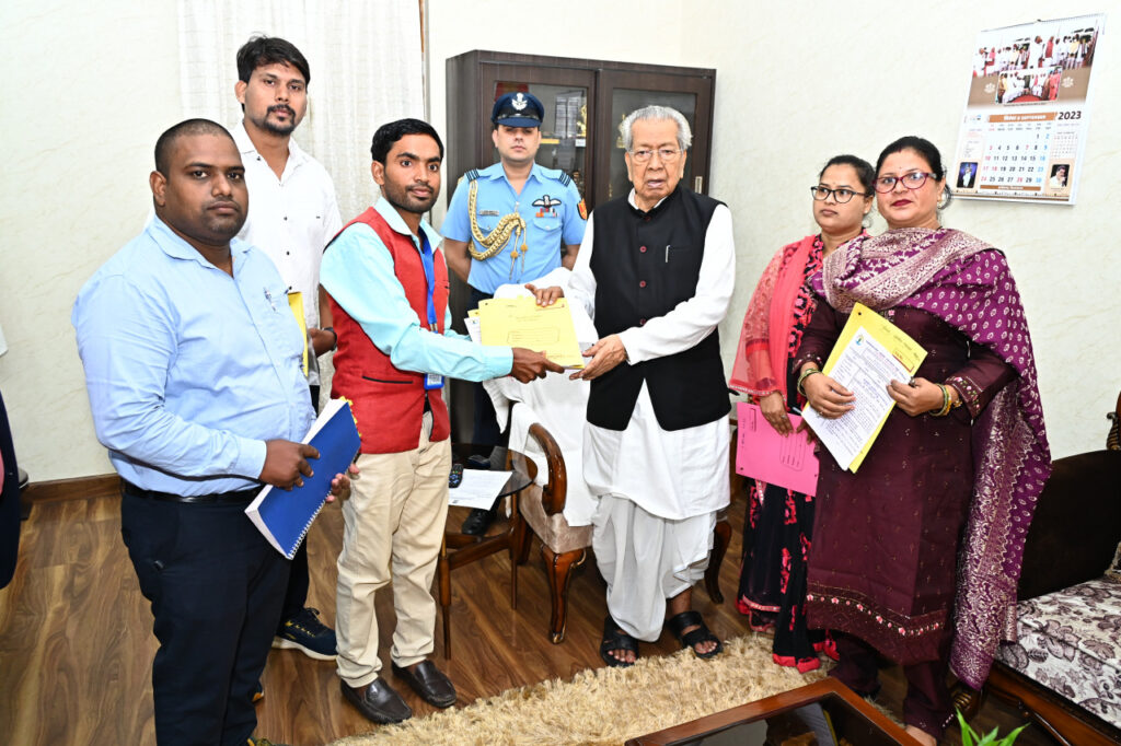 रायपुर : महाविद्यालयीन अतिथि व्याख्याता समूह छत्तीसगढ़ के प्रतिनिधिमंडल ने राज्यपाल श्री हरिचंदन से की सौजन्य भेंट