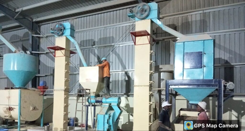 रायपुर : गोवर्धन कैटल फीड यूनिट सफलता के गढ़ रहा नए आयाम