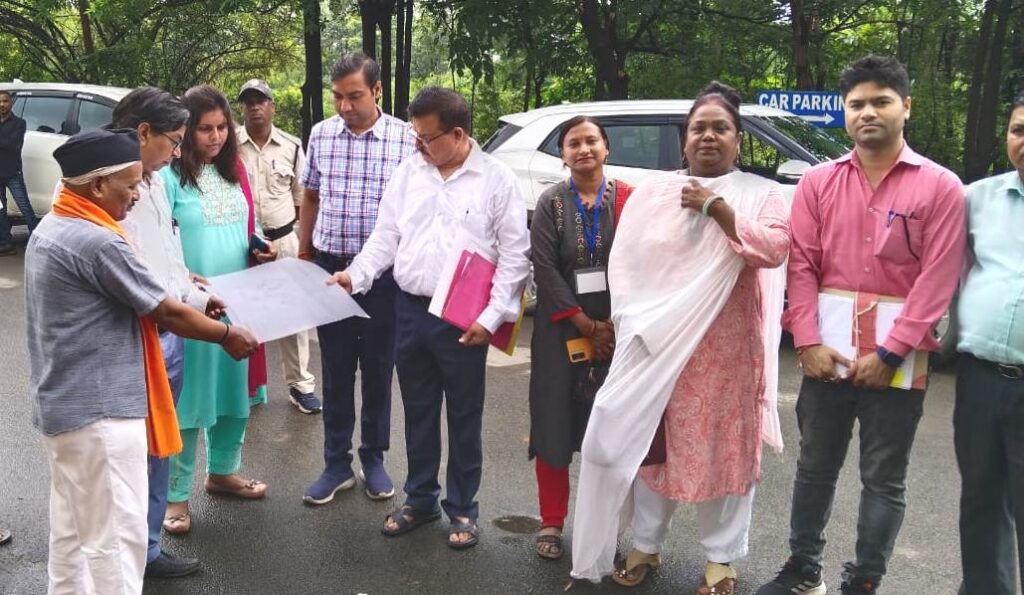 मान्यता प्राप्त राजनीतिक दलों के पदाधिकारियों ने किया स्ट्रांग रूम, मतगणना कक्ष का अवलोकन…