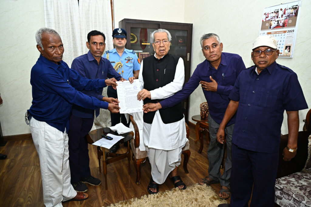 रायपुर : राज्यपाल श्री हरिचंदन से युवा कोटवार कल्याण संघ के प्रतिनिधिमंडल ने की सौजन्य मुलाकात
