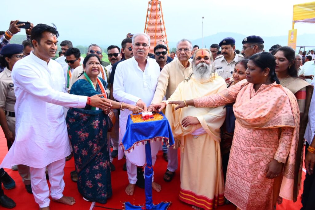 रायपुर : मुख्यमंत्री श्री भूपेश बघेल ने नगरी-सिहावा के मुकुंदपुर में राम वन गमन पर्यटन परिपथ के निर्माण कार्यों का किया लोकार्पण