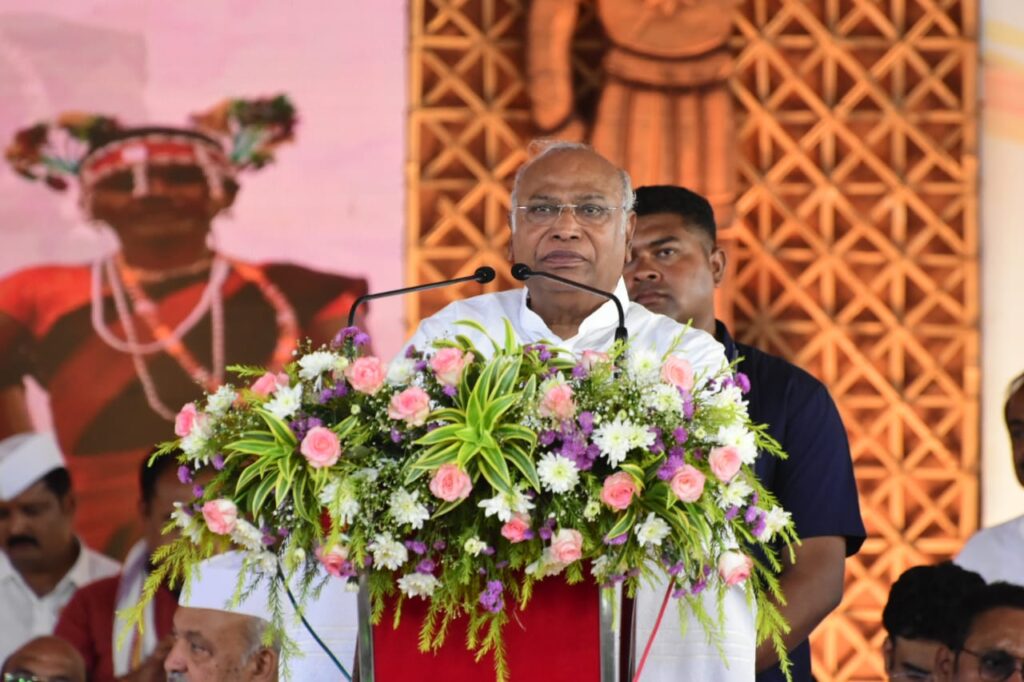 रायपुर : भरोसे का सम्मेलन, नेता प्रतिपक्ष श्री मल्लिकार्जुन खड़गे का सम्बोधन आरम्भ
