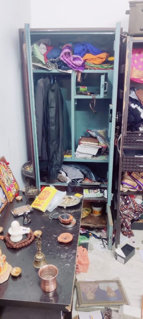 सूने मकान में चोरों का धावा: CSEB कर्मी के घर से ज्वेलरी, कंप्यूटर और TV चुरा ले गए शातिर, बेटी के ससुराल गई थी महिला…