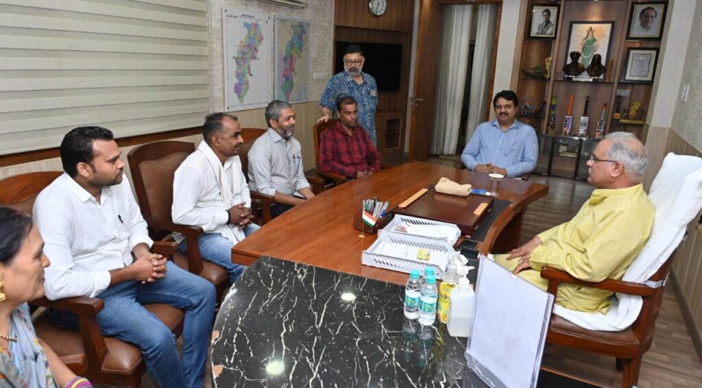 मुख्यमंत्री विशेष स्वास्थ्य सहायता योजना से लाभान्वित हितग्राहियों ने मुख्यमंत्री से की मुलाकात..